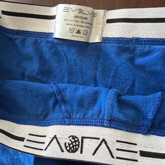 Volv - Picture 2 of 5